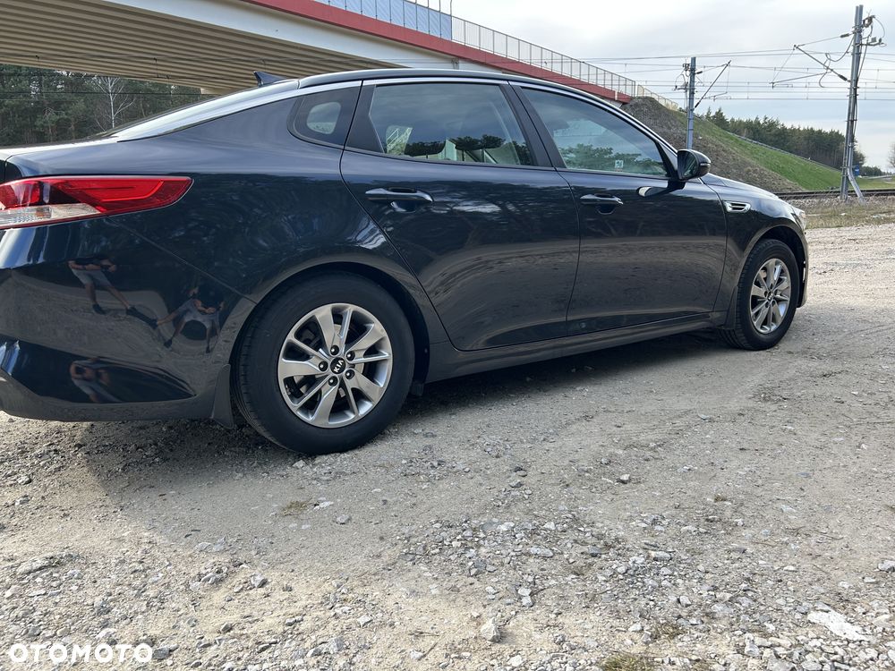 Kia Optima 2.0 M - 12