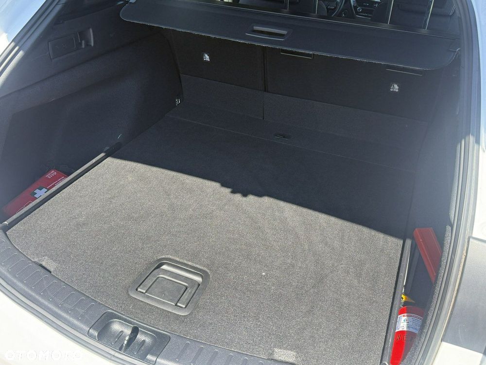 Toyota Corolla 1.8 Hybrid Style - 39