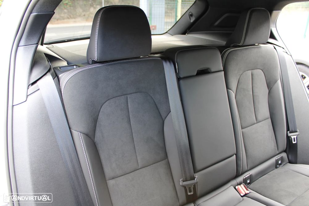 Volvo XC 40 1.5 T2 Plus Dark Auto - 42