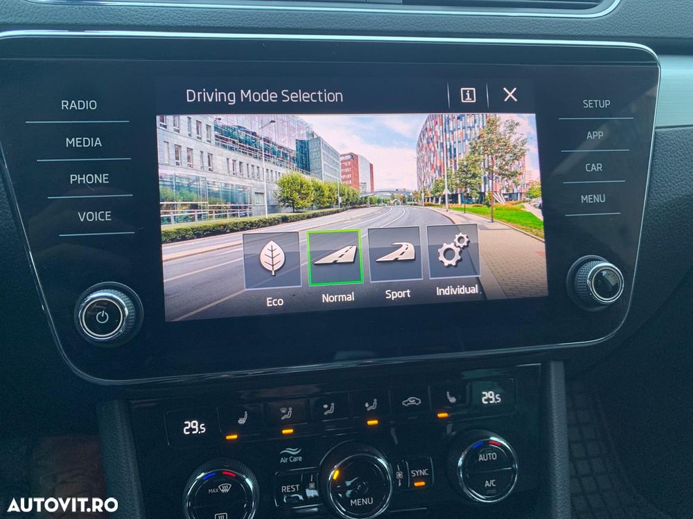 Skoda Superb 2.0 TDI DSG Ambition - 11