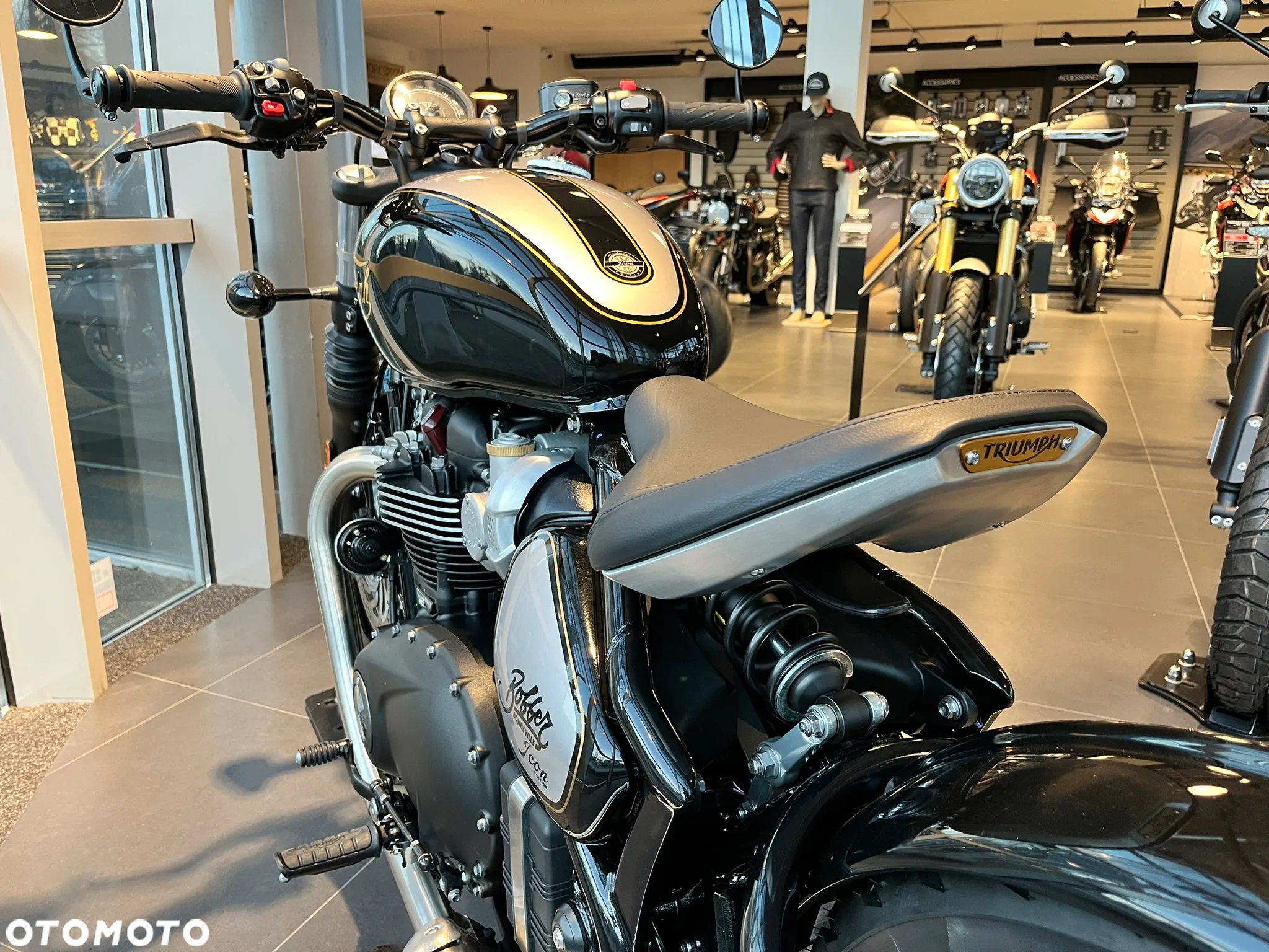 Triumph Bonneville Bobber - 7