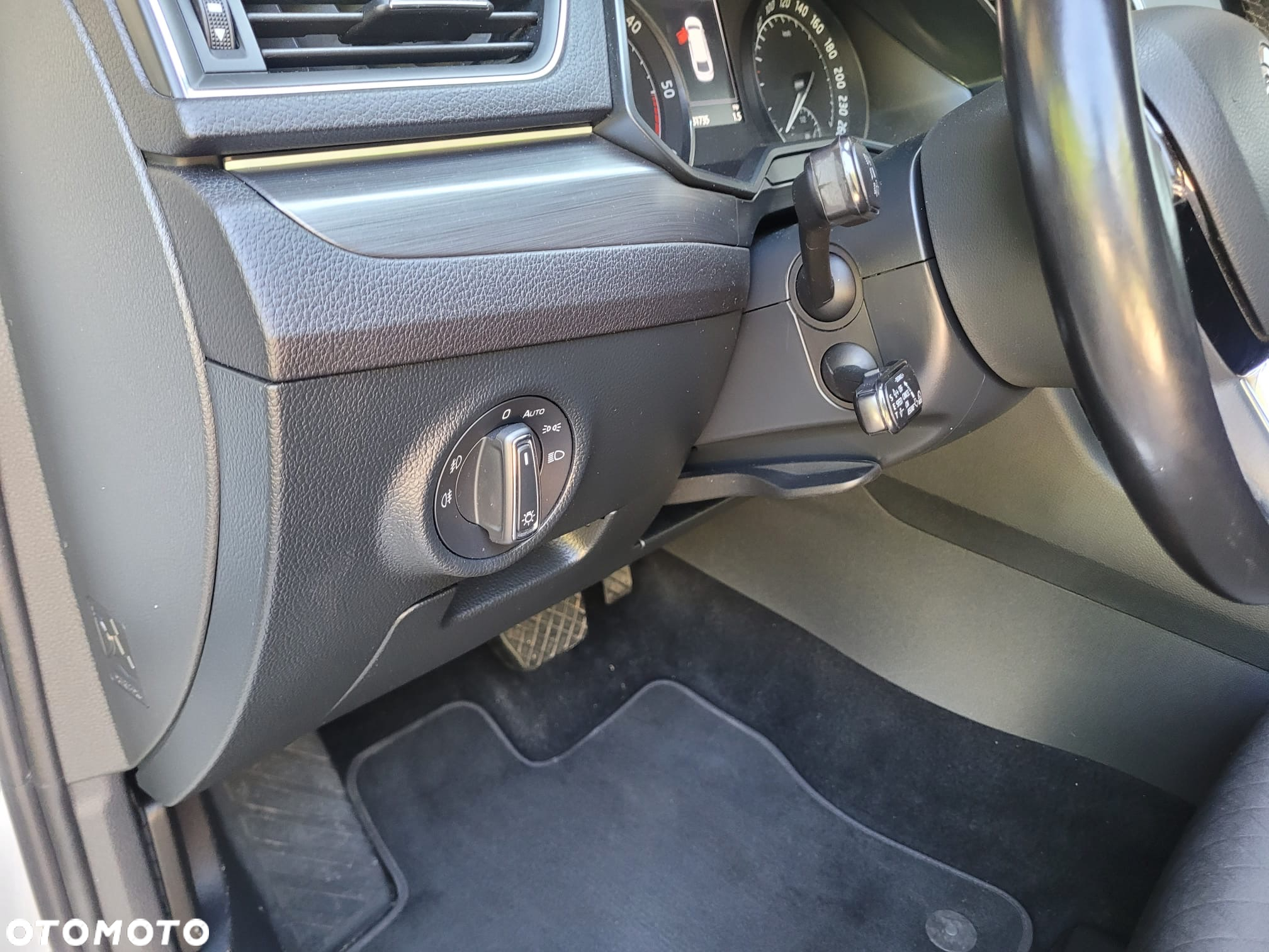 Skoda Superb 2.0 TDI DSG Premium Edition - 29