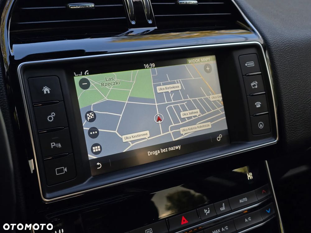 Jaguar XE 2.0 D Prestige - 11