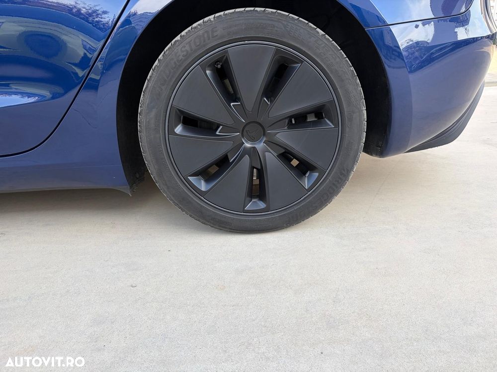 Tesla Model 3 - 8