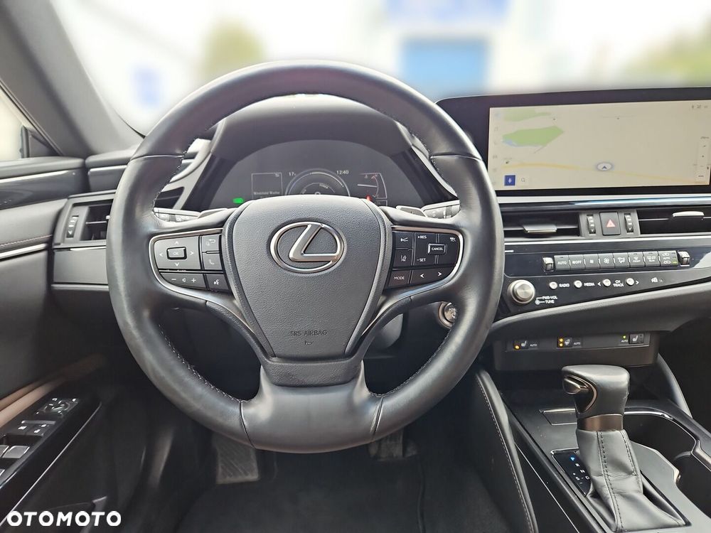 Lexus ES 300h F Sport Design - 9