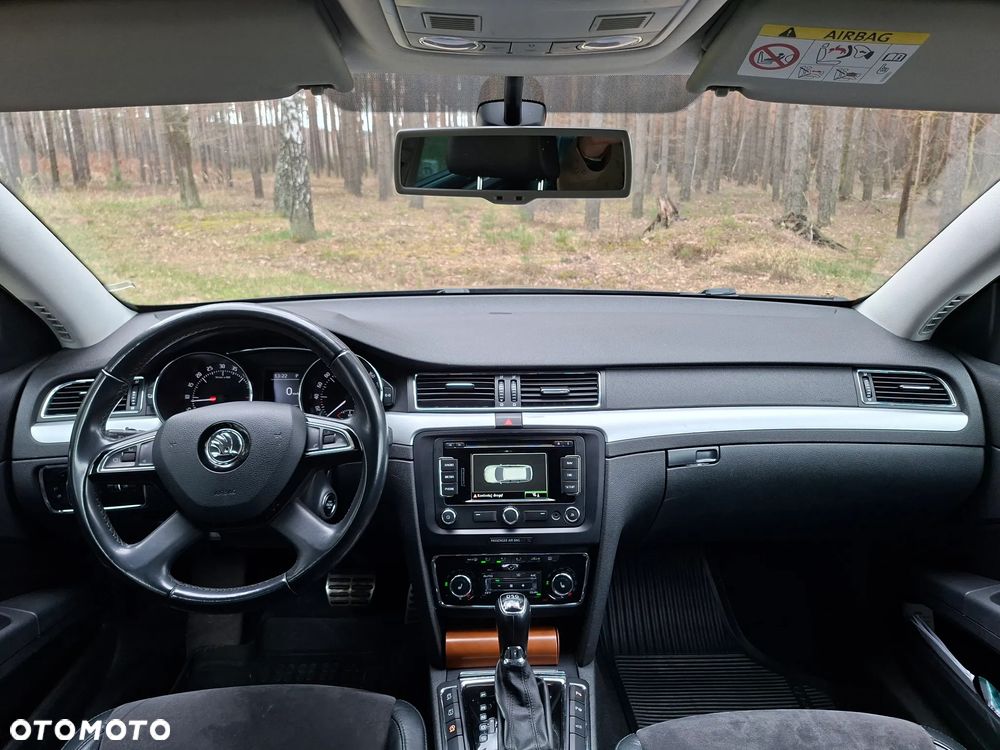 Skoda Superb 2.0 TDI 4x4 Elegance Outdoor DSG - 11
