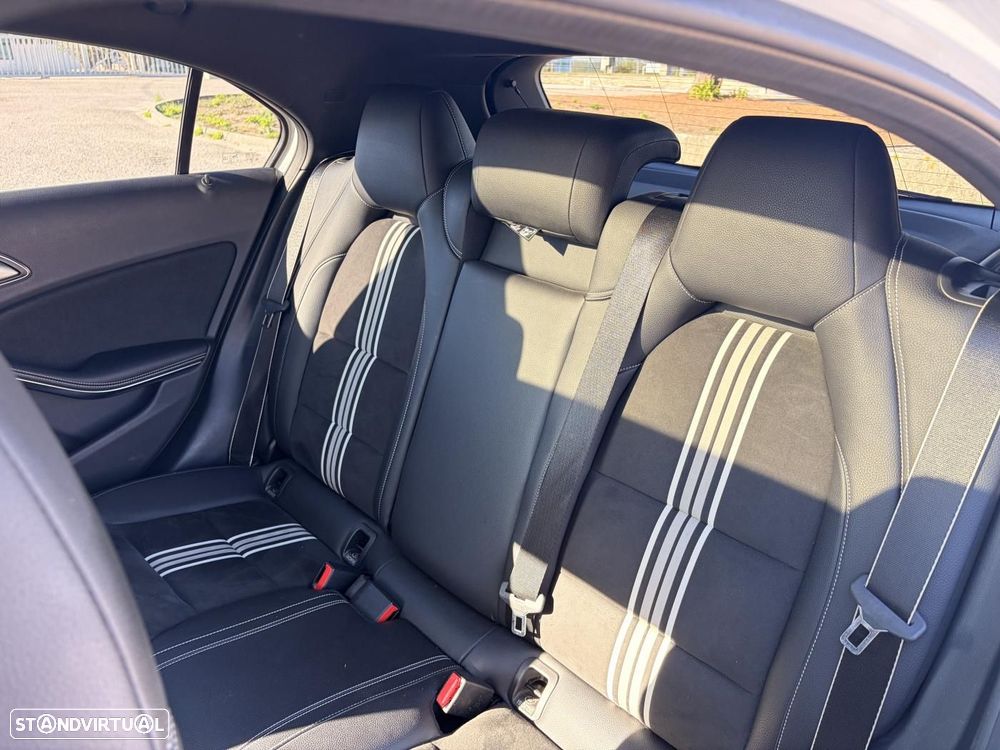 Mercedes-Benz A 160 d AMG Line - 17