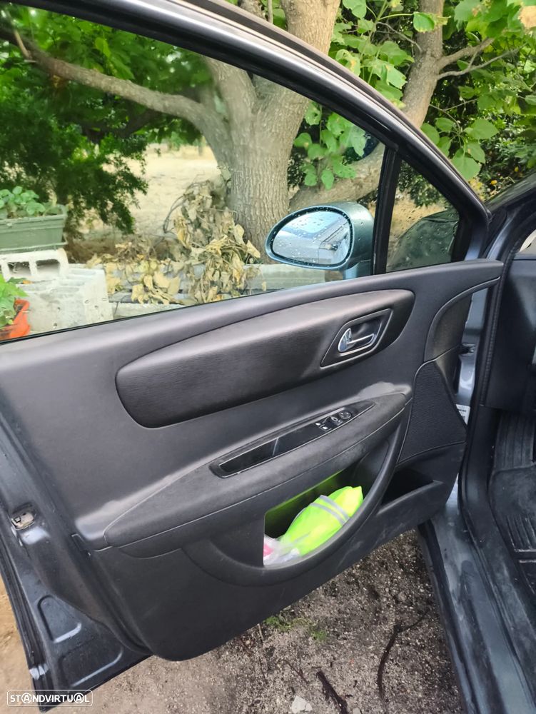 Citroën C4 1.4 16V SX - 8