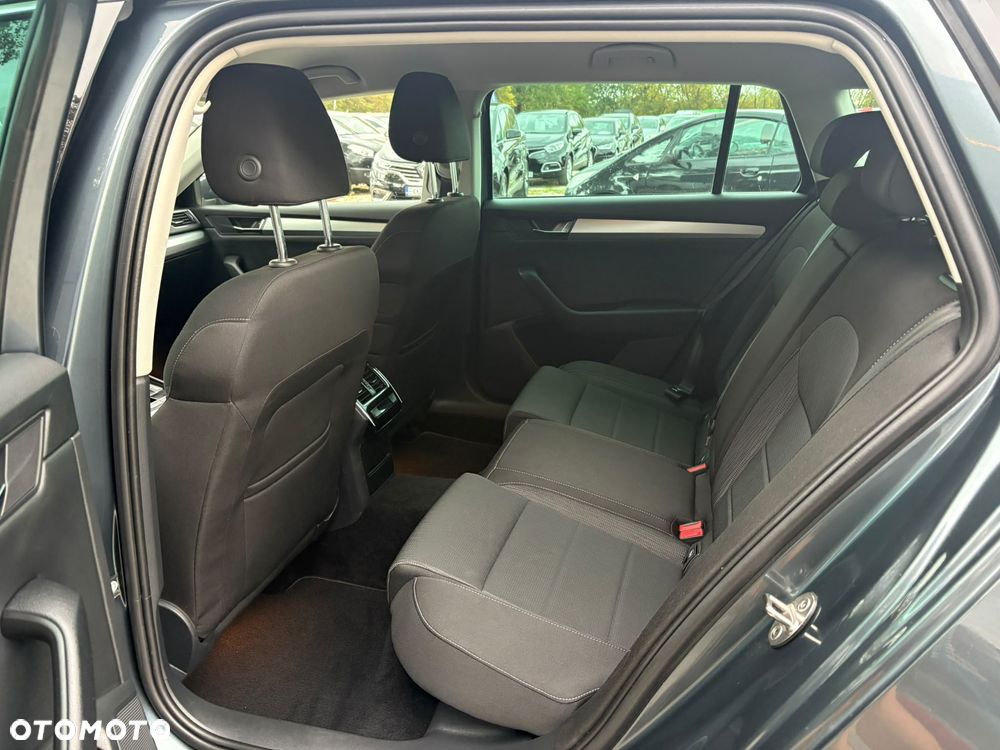 Skoda Superb 2.0 TDI Sportline DSG - 20