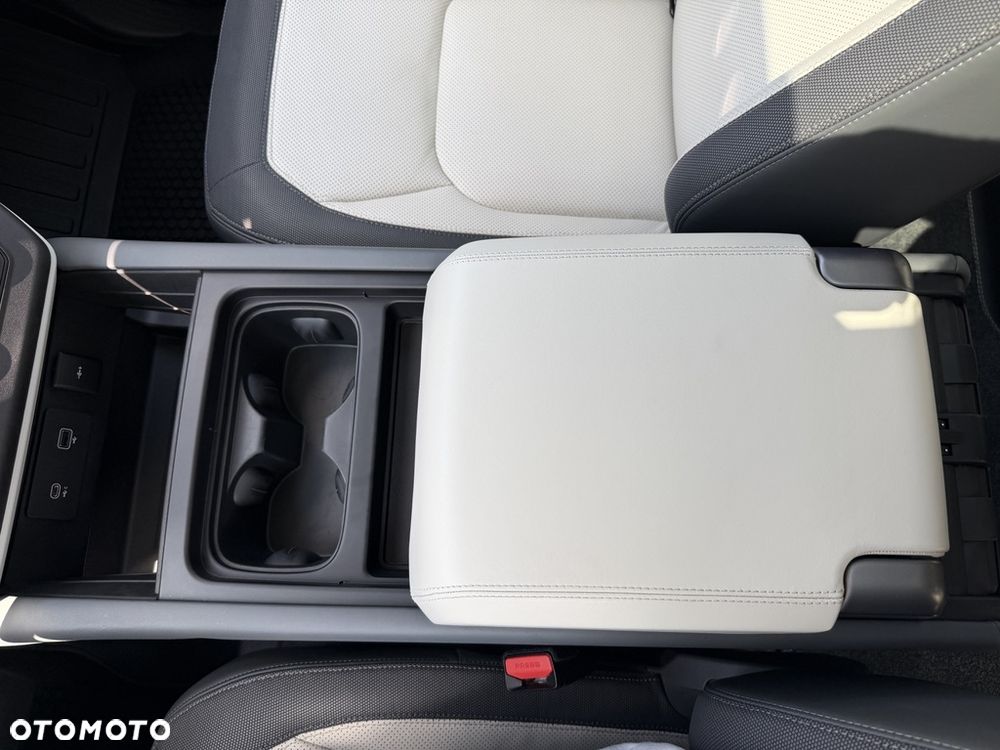 Land Rover Defender 3.0 D300 mHEV X-Dynamic HSE - 33