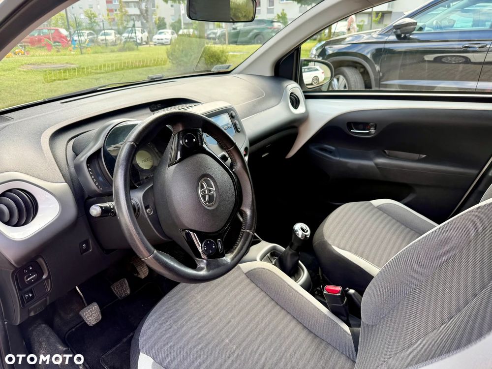 Toyota Aygo x-play - 3