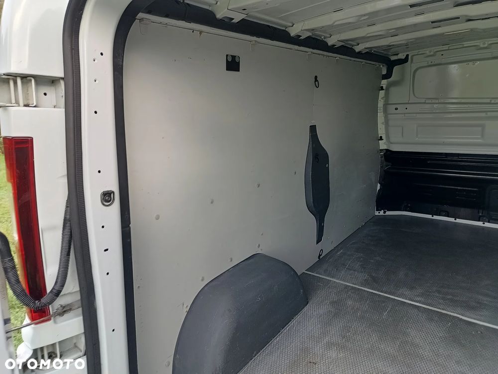 Nissan Nv300 LONG L2H1 jak Trafic, Vivaro 1.6 diesel dCi 125 manual 2018 rok STAN BDB Gotowy do jazdy!!! - 23