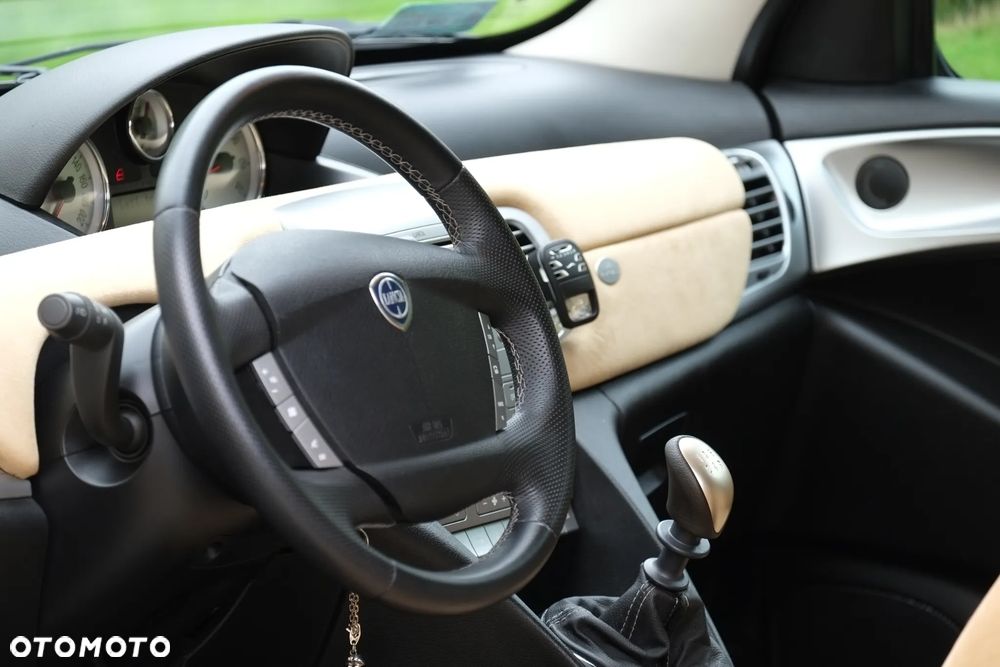 Lancia Ypsilon 1.4 8V Oro (4 os.) - 5