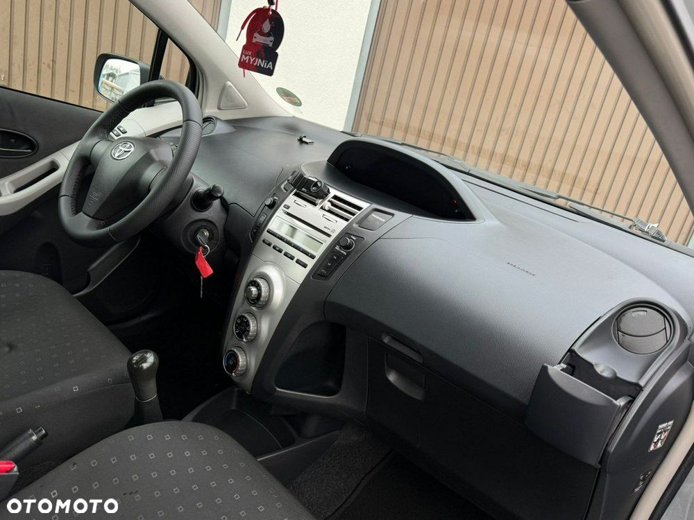 Toyota Yaris - 22