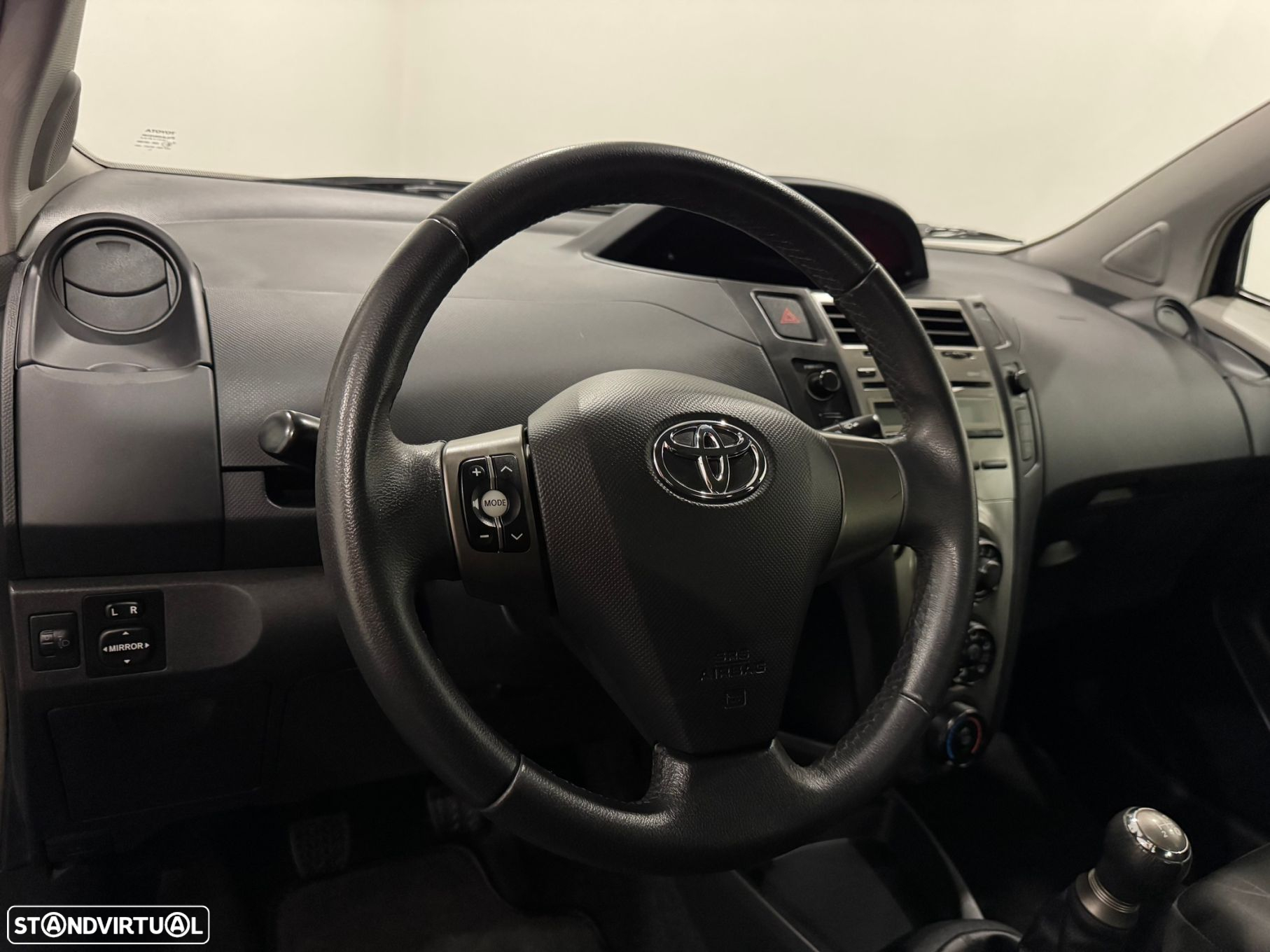 Toyota Yaris 1.0 VVT-i AC - 29