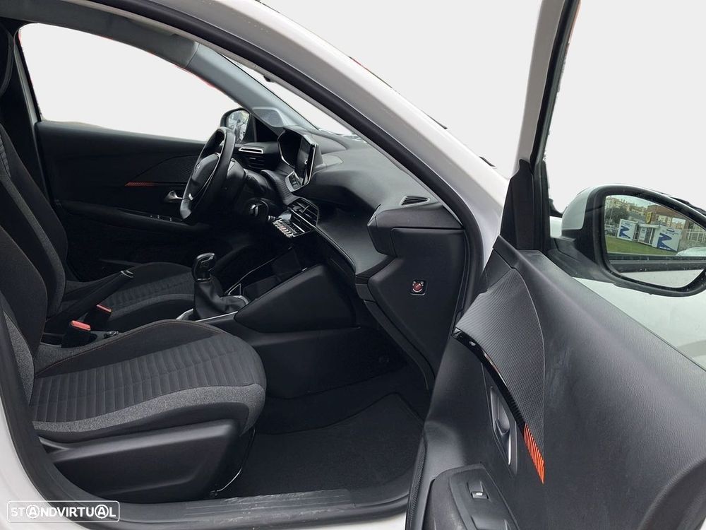 Peugeot 208 - 11