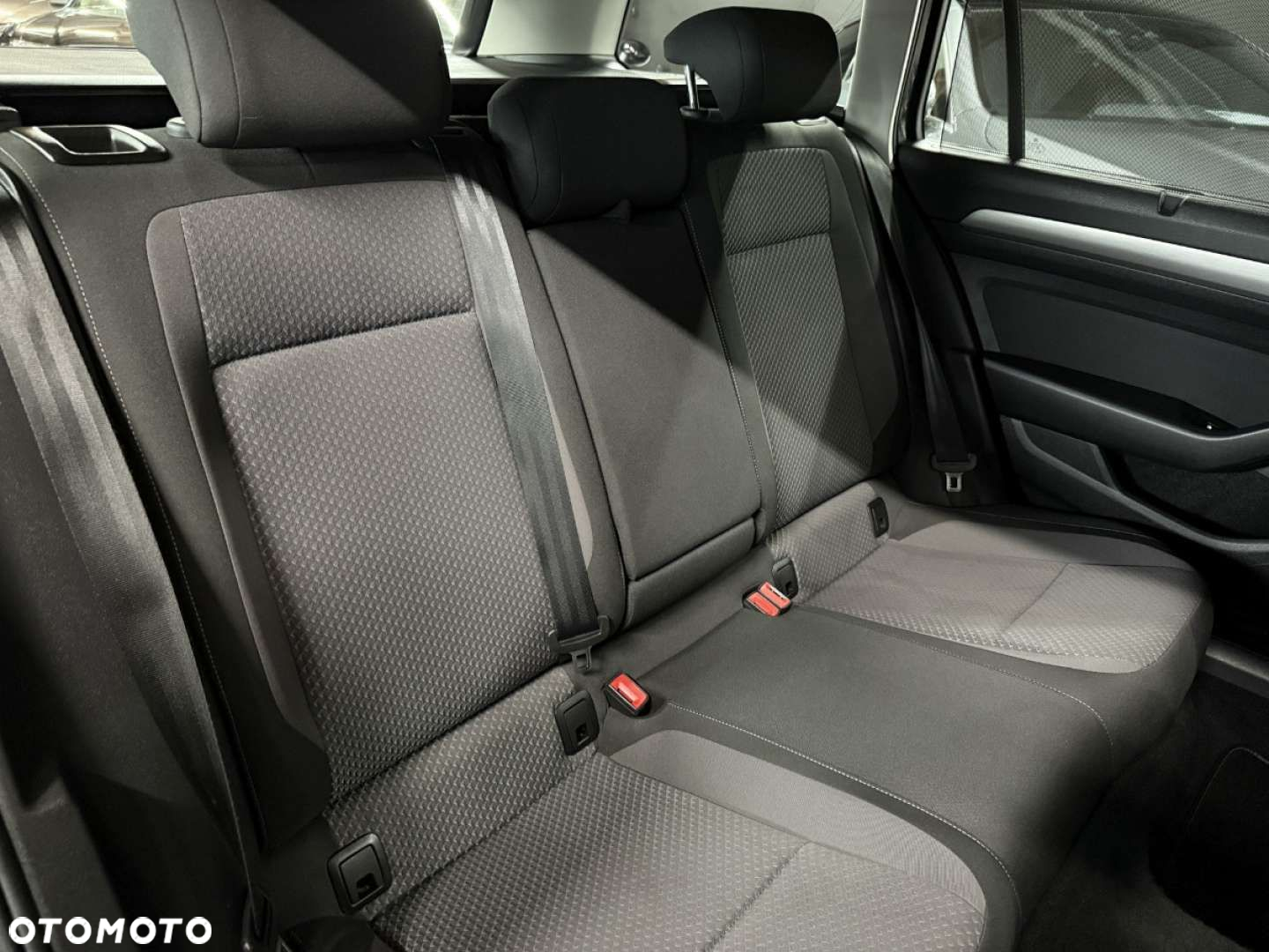 Volkswagen Passat - 35