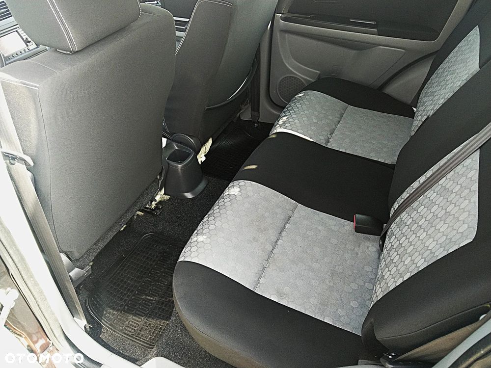 Suzuki SX4 1.6 Comfort Plus - 16