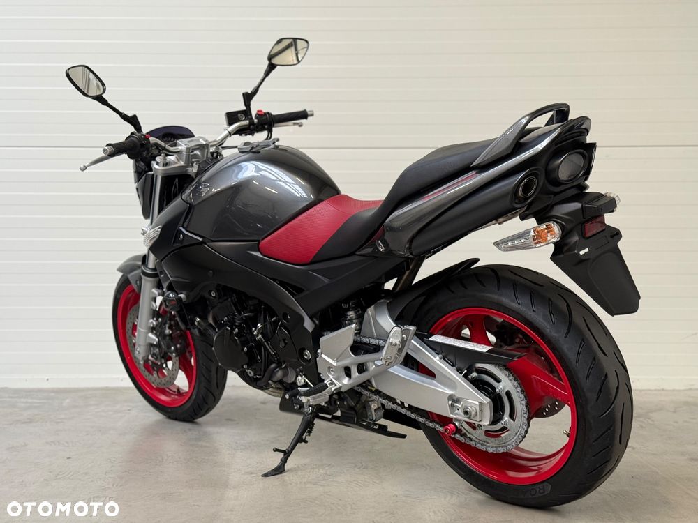 Suzuki GSR - 5