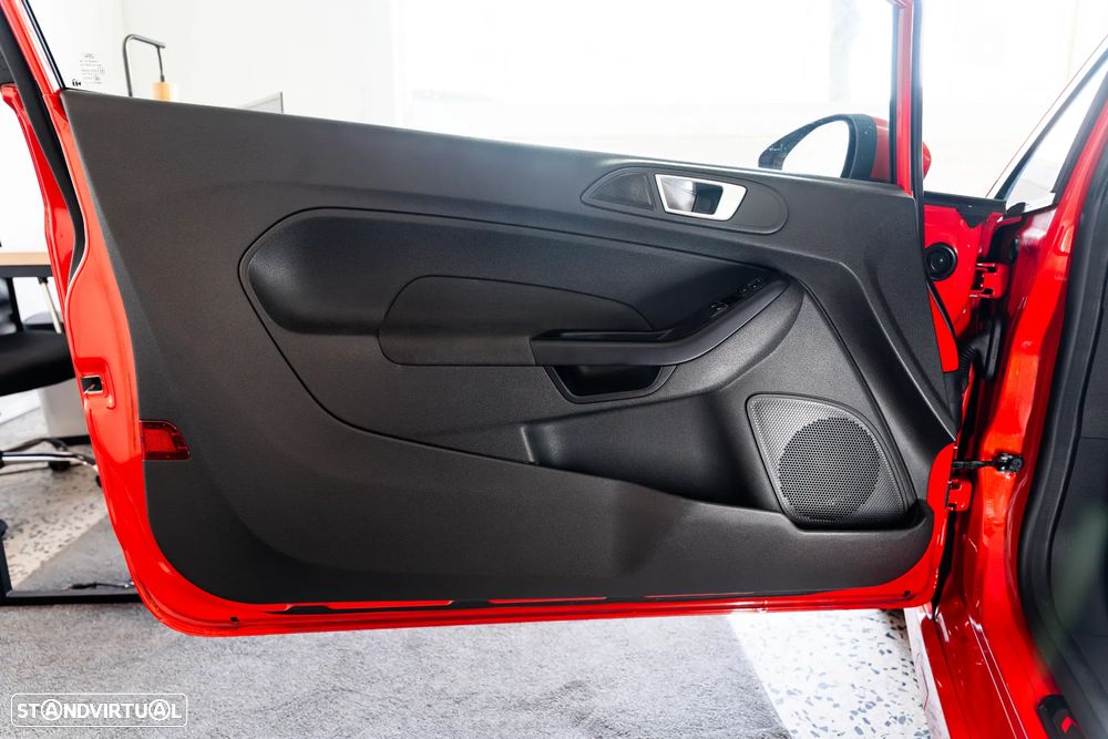 Ford Fiesta 1.6 T ST - 32