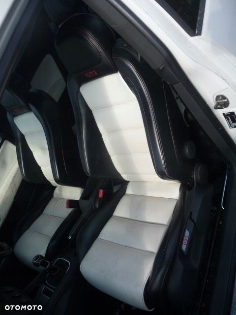 ŚRODEK WNĘTRZE FOTELE GOLF V GTI 3D - 1