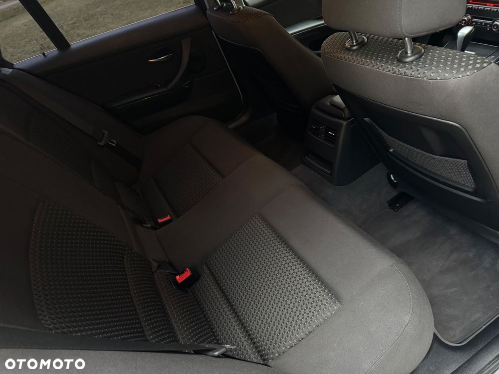 BMW Seria 3 318d DPF Touring Edition Sport - 22
