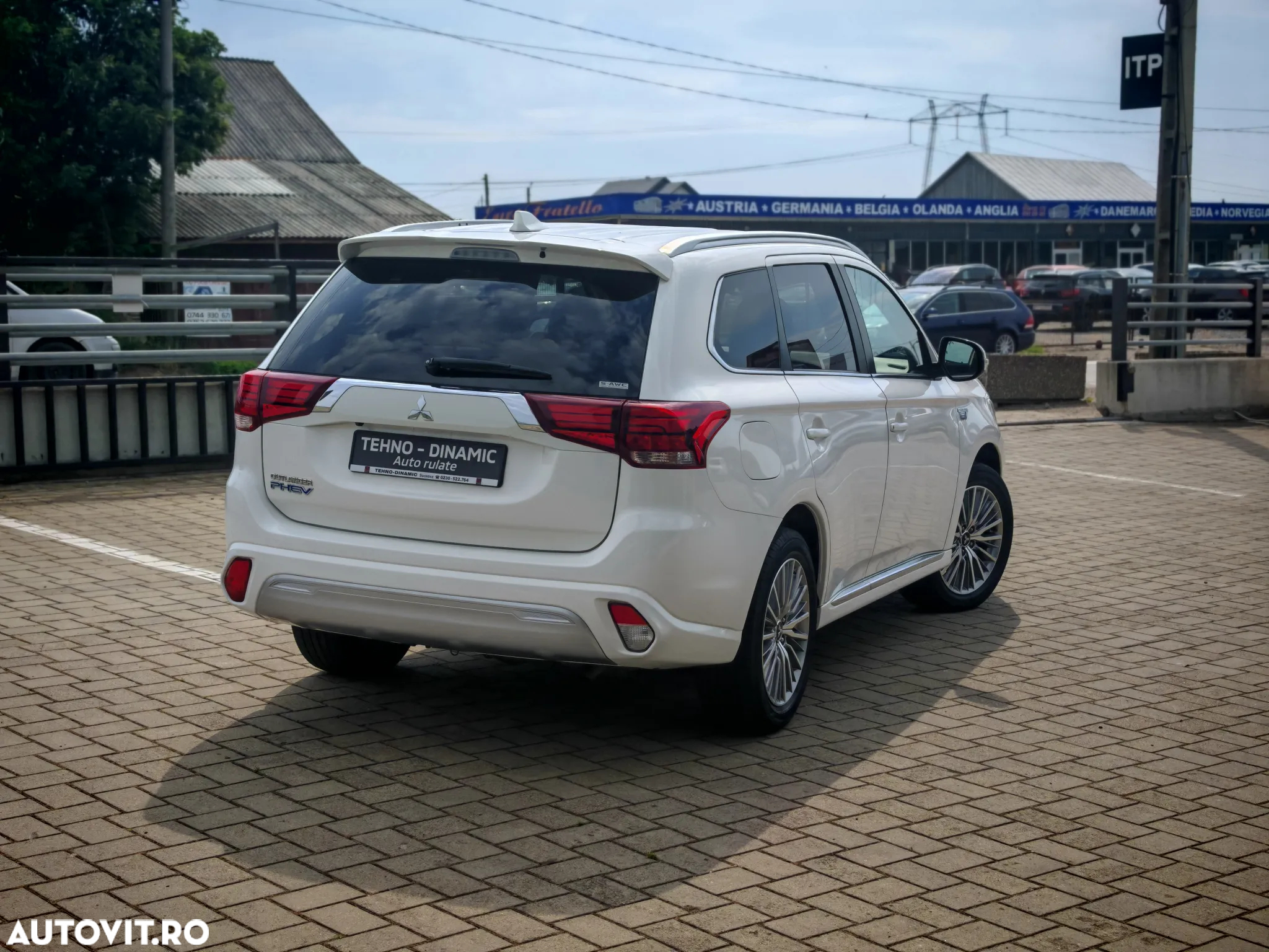 Mitsubishi Outlander PHEV 2.4 L 4X4 Intense - 11