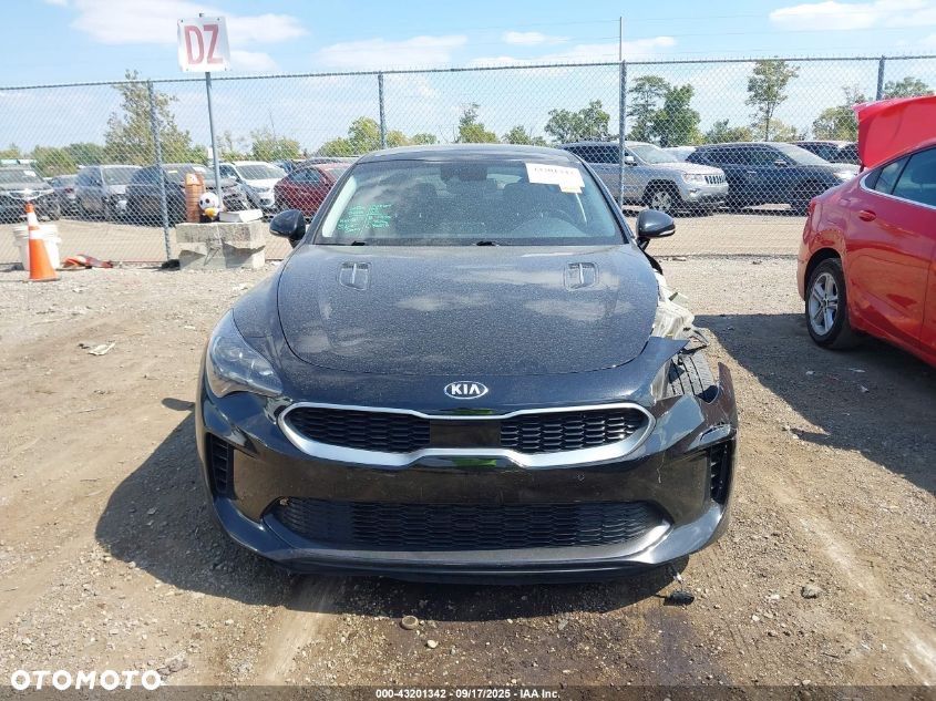 Kia Stinger - 7