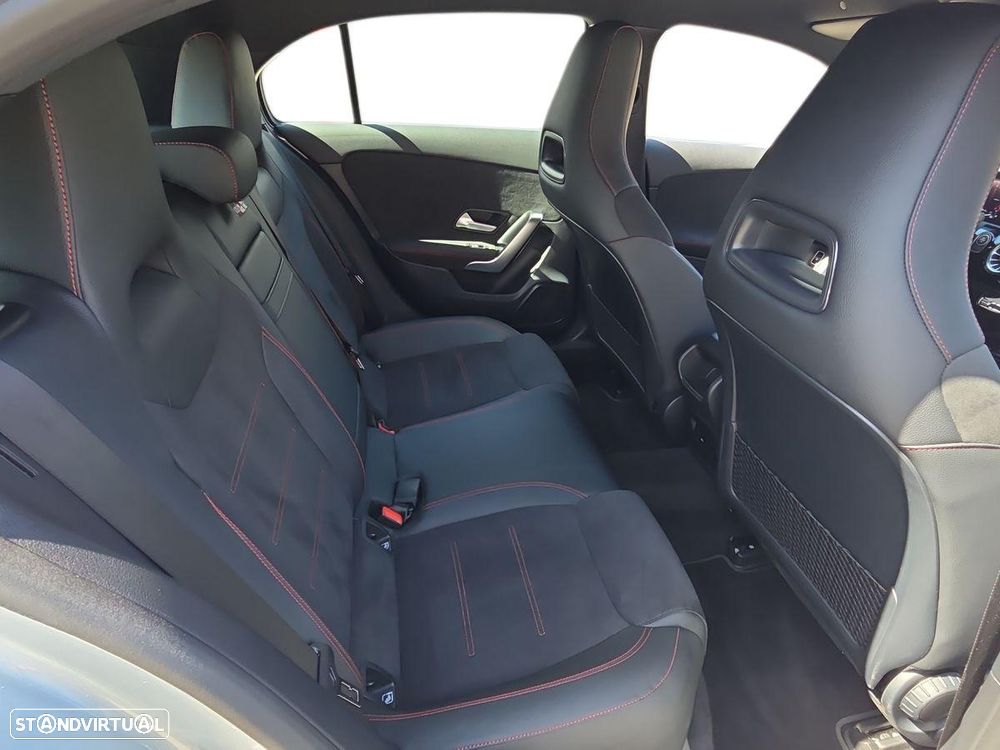 Mercedes-Benz A 250 e 8G-DCT AMG Line - 24