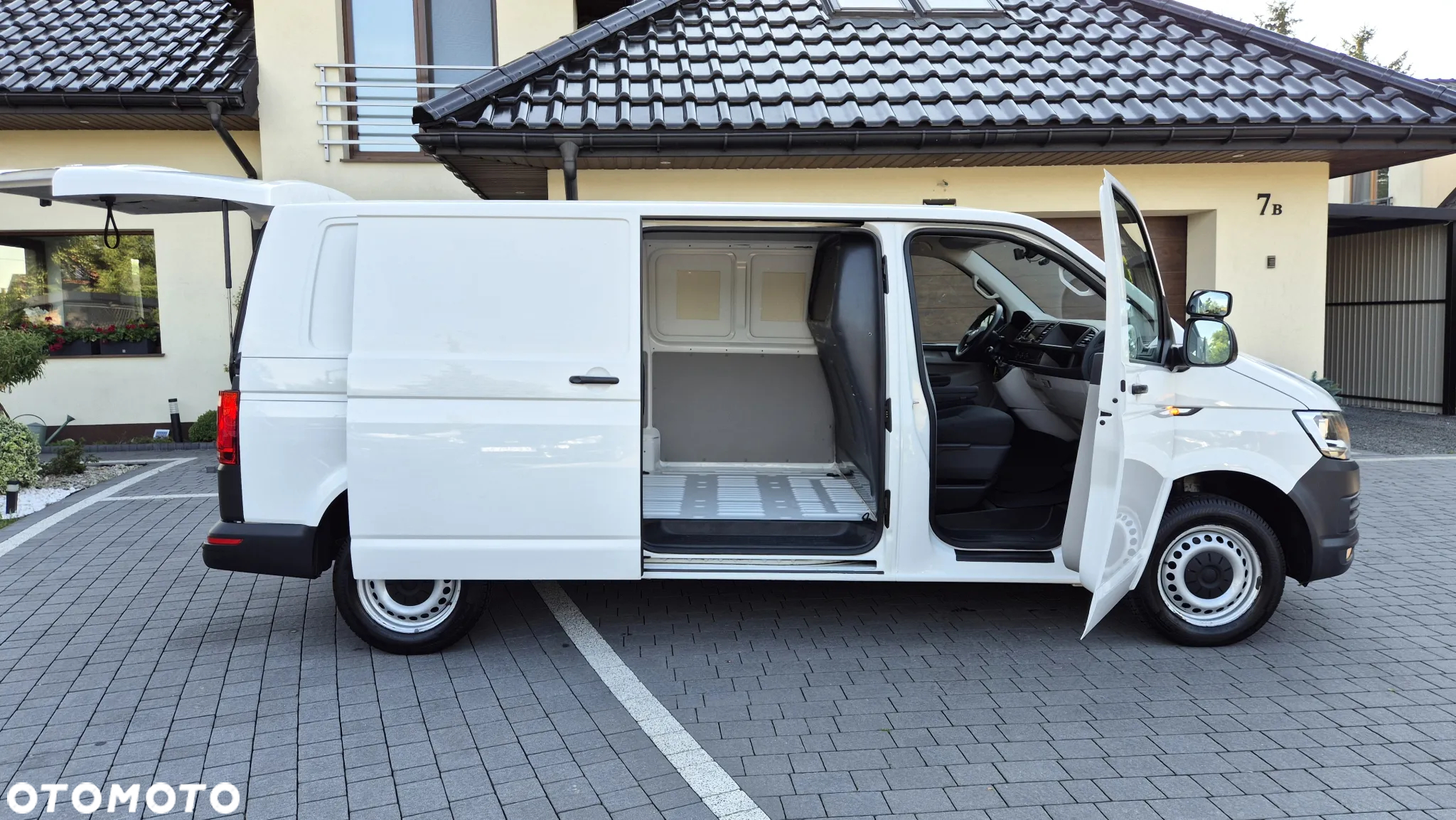 Volkswagen Transporter T6 TDI L2H1 Plus Trendline - 10