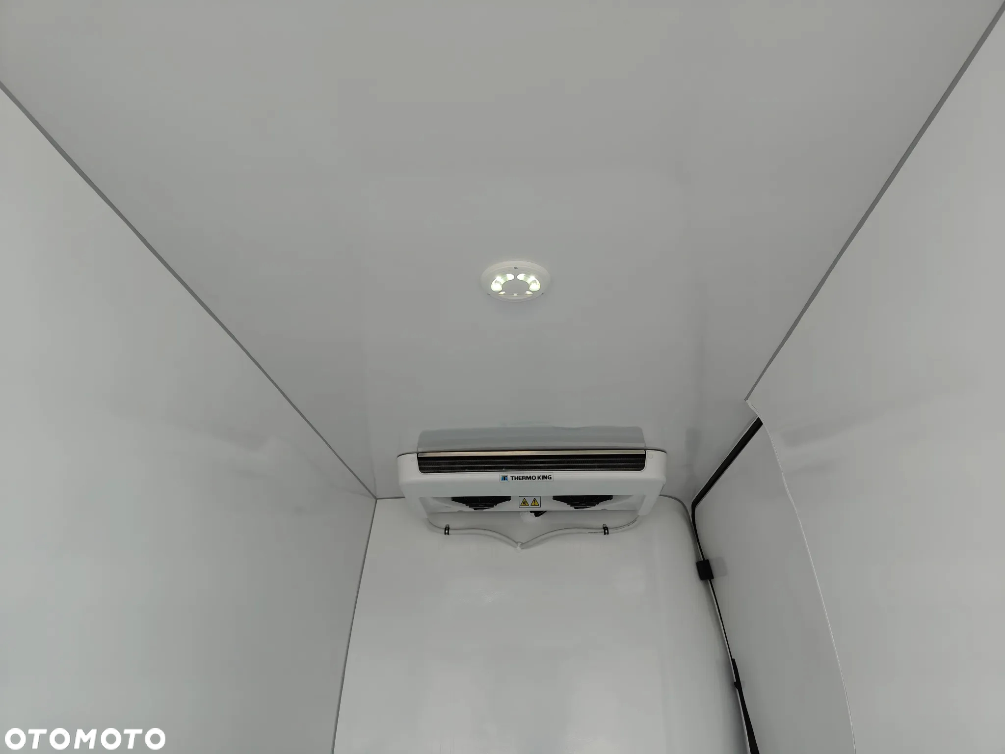 Mercedes-Benz Sprinter - 25