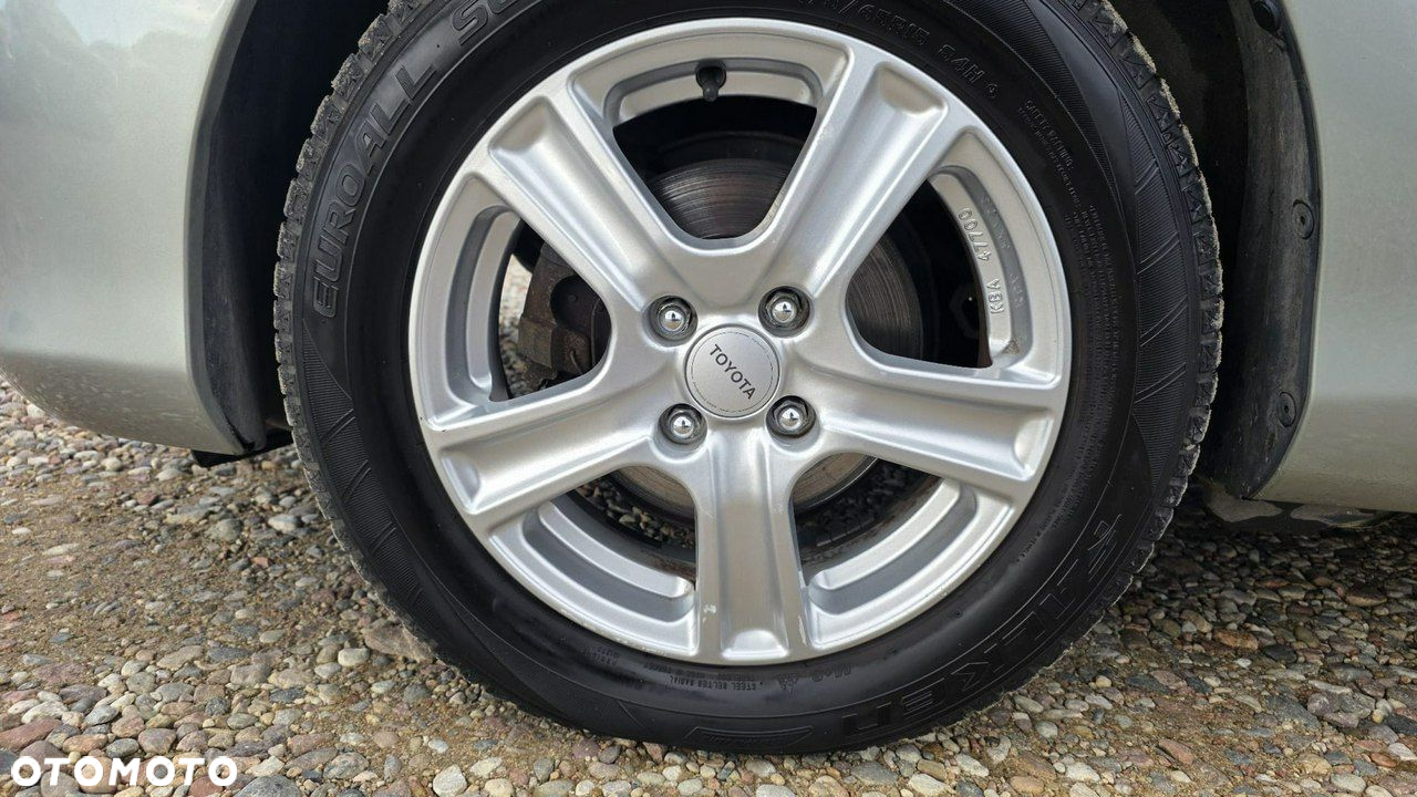 Toyota Yaris - 10