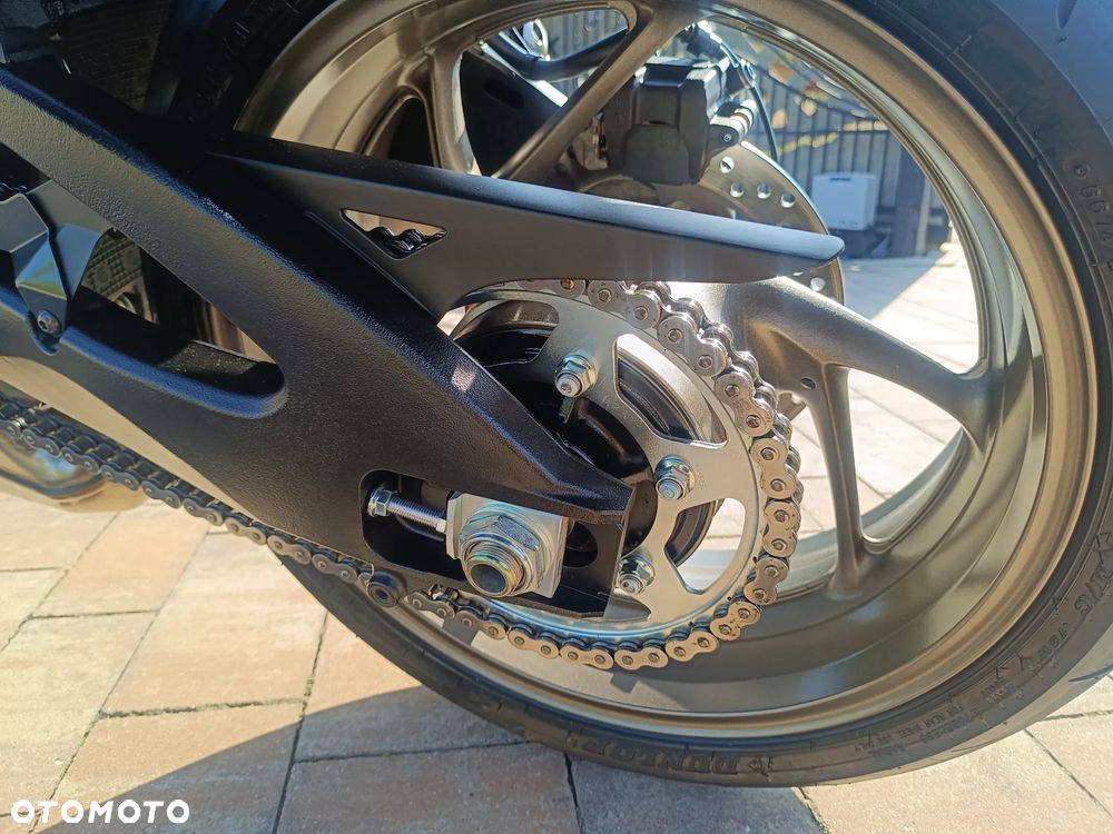 Suzuki GSX 1000 - 19