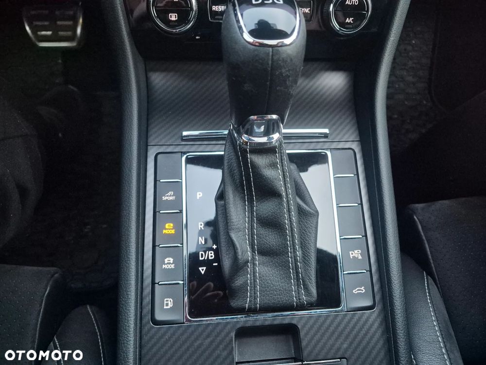 Skoda Superb 1.4 TSI Plug-In Hybrid Sportline DSG - 19