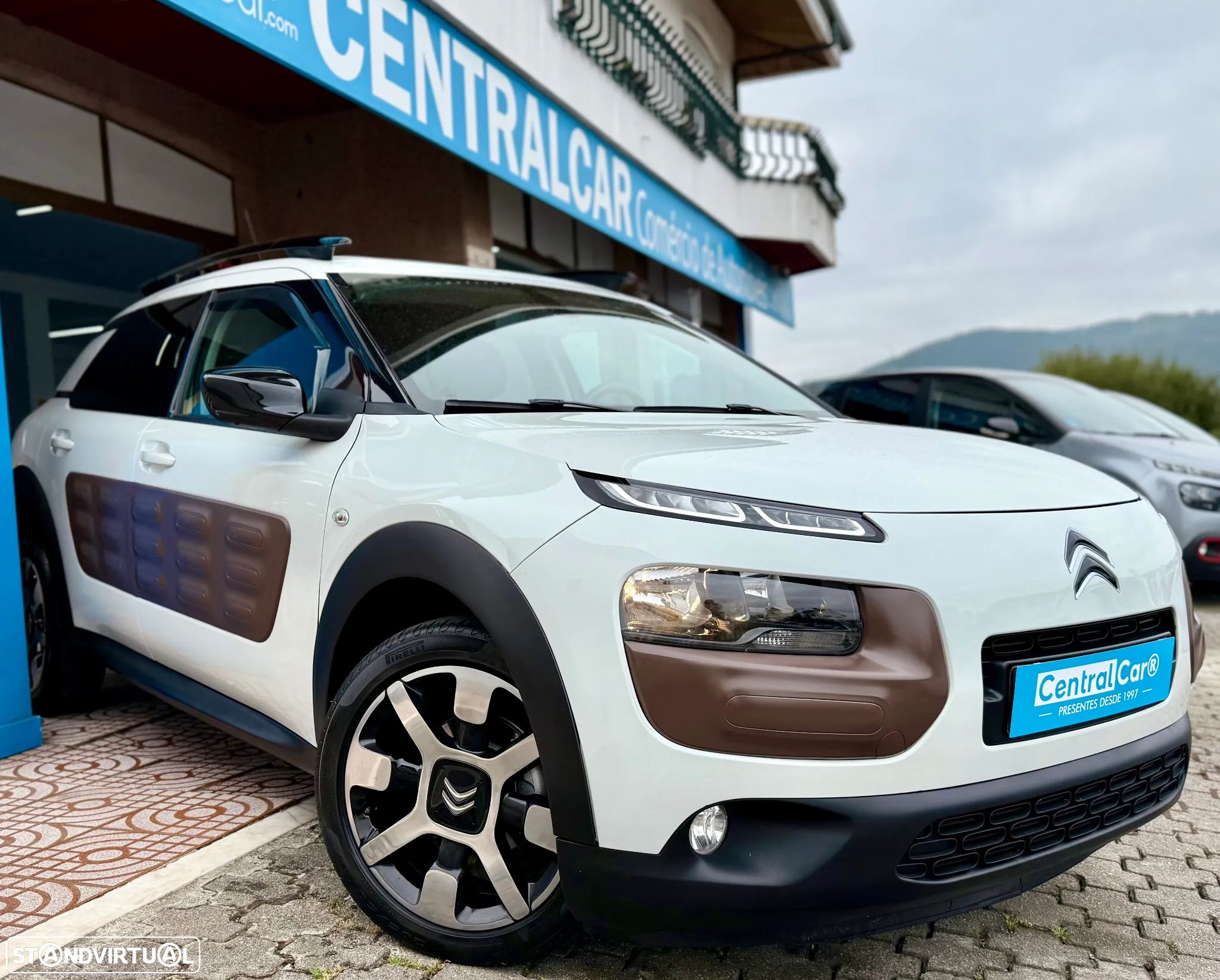 Citroën C4 Cactus 1.2 PureTech Shine - 1