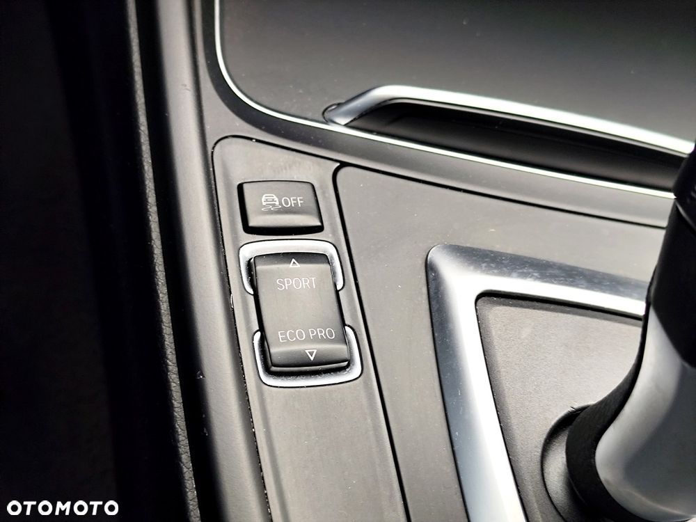 BMW 3GT 318d Business Edition - 23