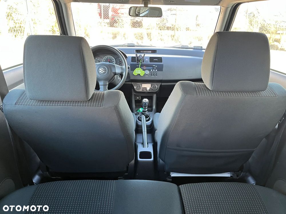 Suzuki Swift 1.3 DDiS 16v GLX - 20