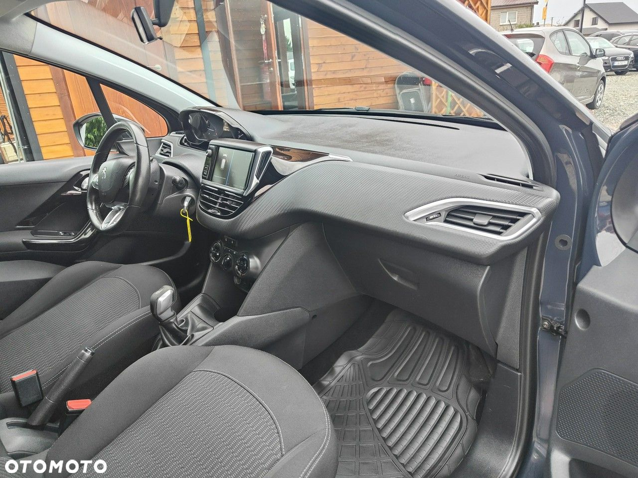 Peugeot 208 - 19