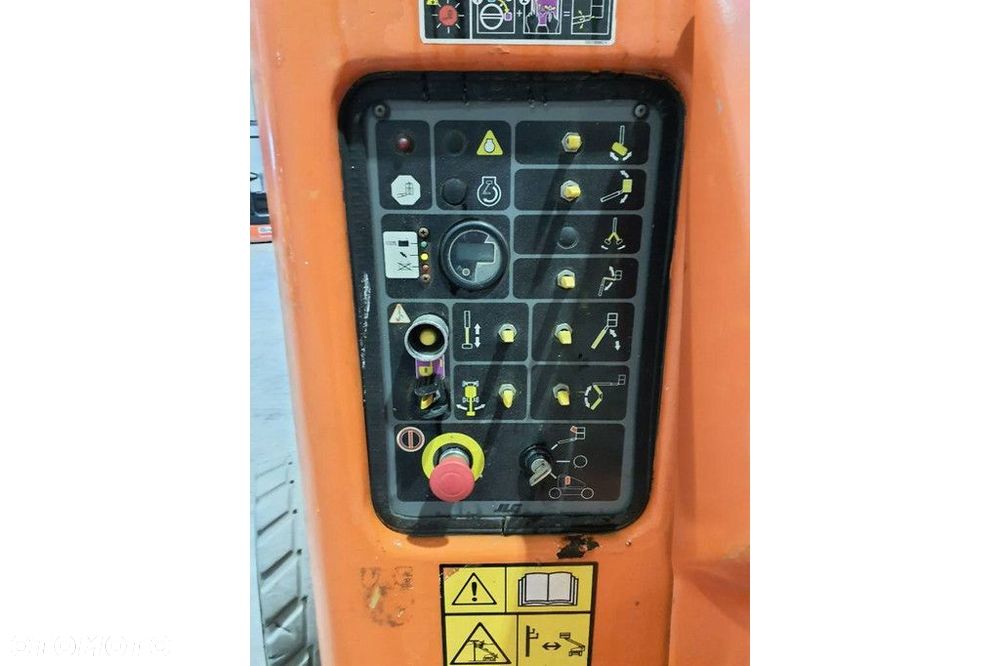 JLG E450AJ - 16