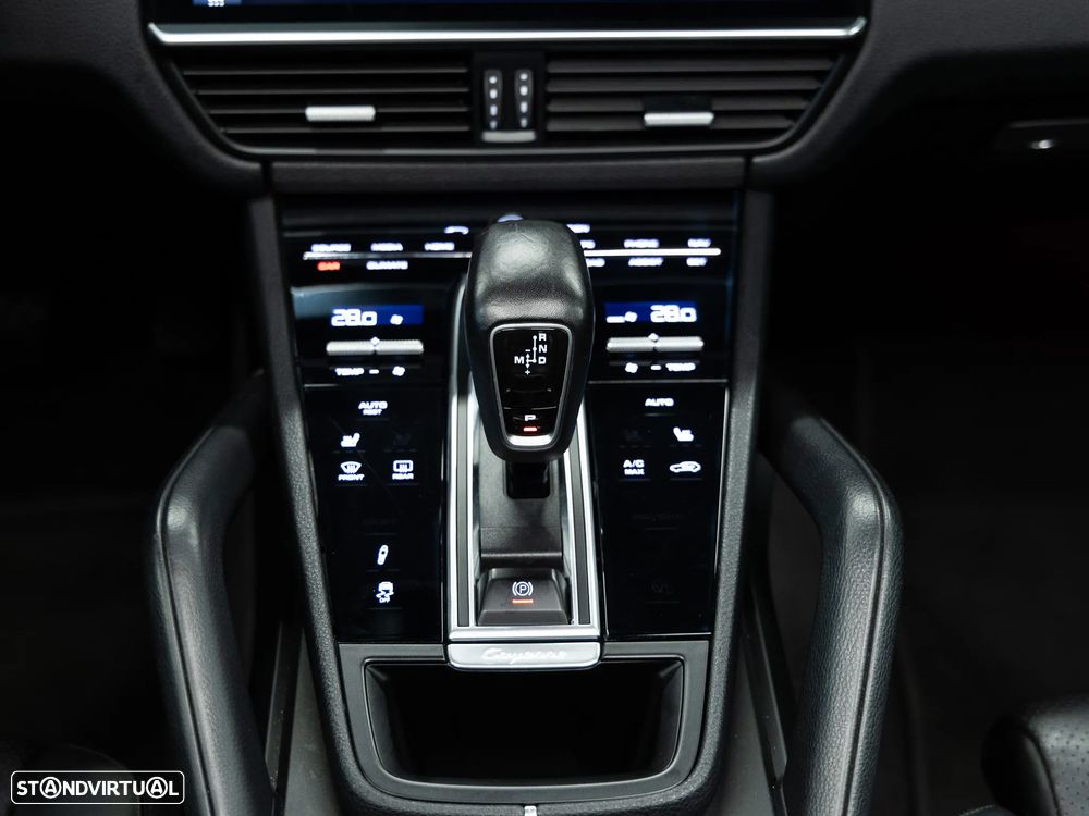 Porsche Cayenne Platinum Edition - 12