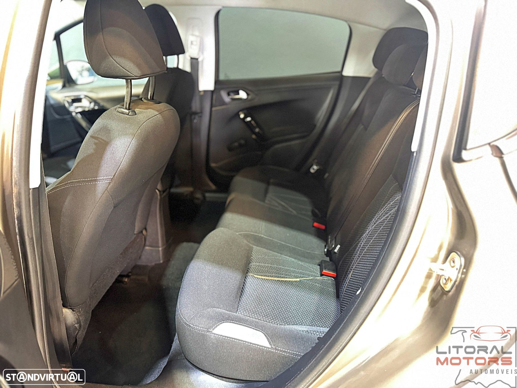 Peugeot 208 1.2 VTi SE Style - 16