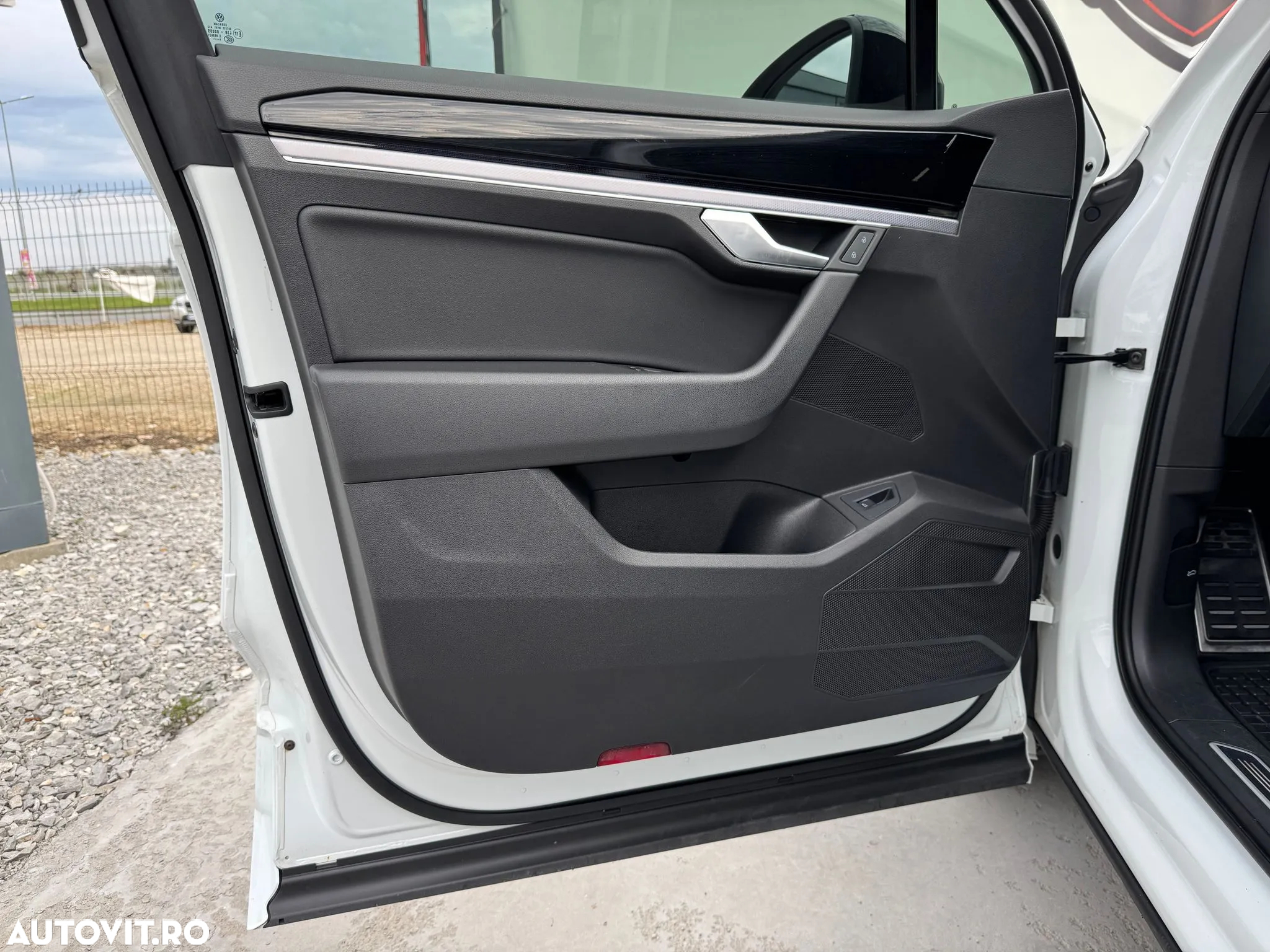 Volkswagen Touareg 3.0 V6 TDI 4Motion DPF Automatik R-Line - 17