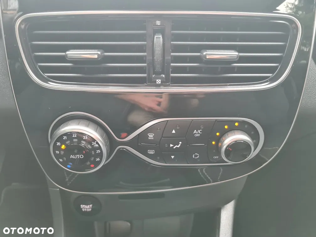 Renault Clio ENERGY TCe 120 LIMITED - 24