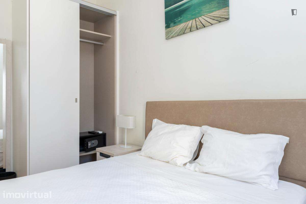 Quarto - localizado em Intendente Lisbon - Grande imagem: 5/20