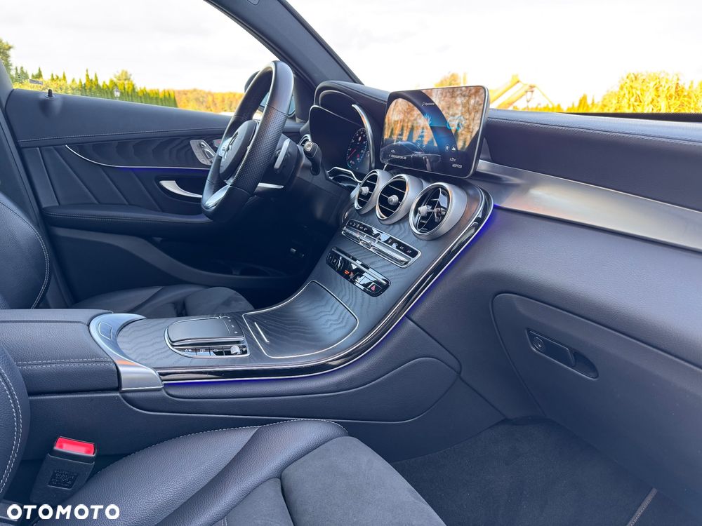 Mercedes-Benz GLC 300 e 4-Matic AMG Line - 19