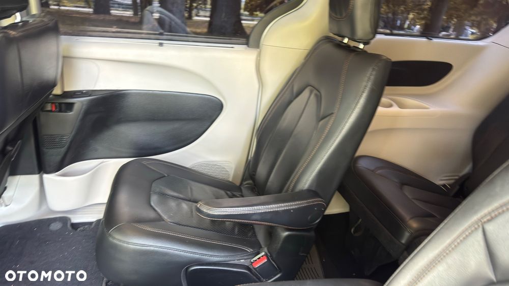 Chrysler Pacifica - 22