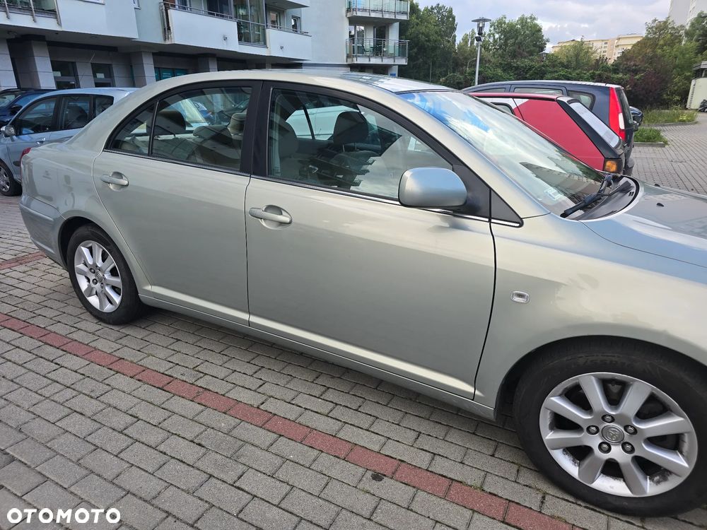 Toyota Avensis 2.2 D-4D Sol - 3