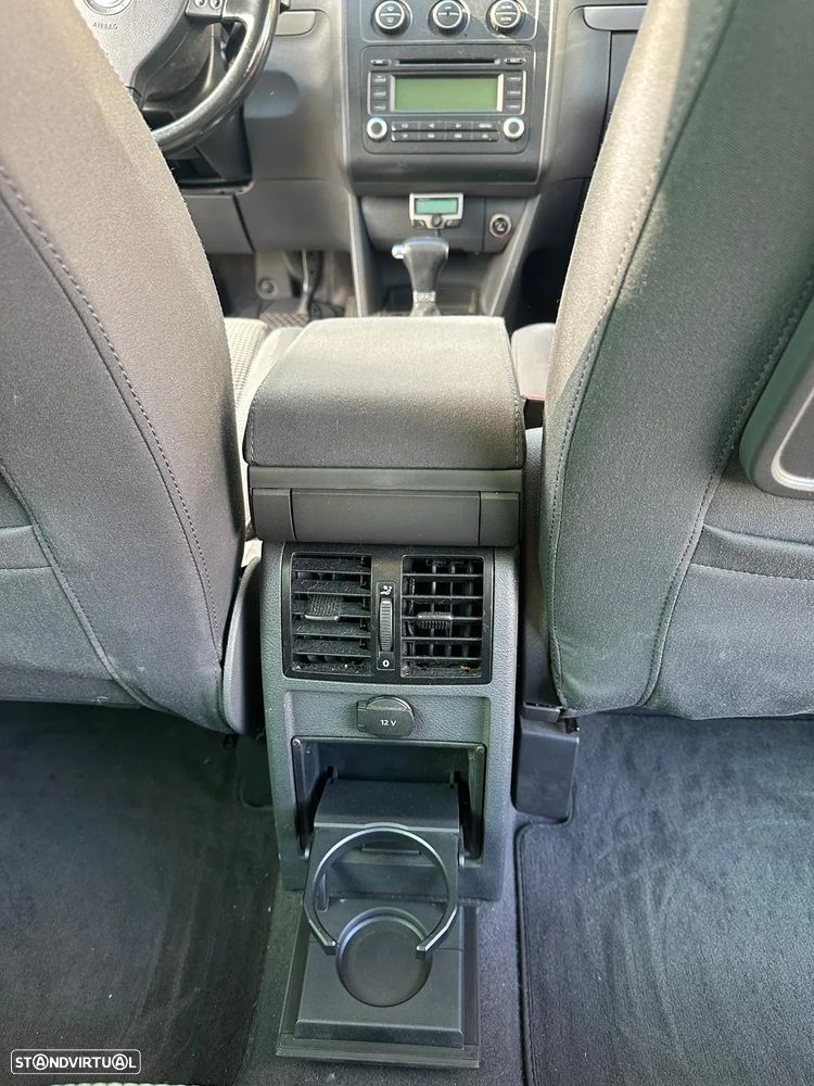 VW Touran 2.0 TDI Highline 7L - 21