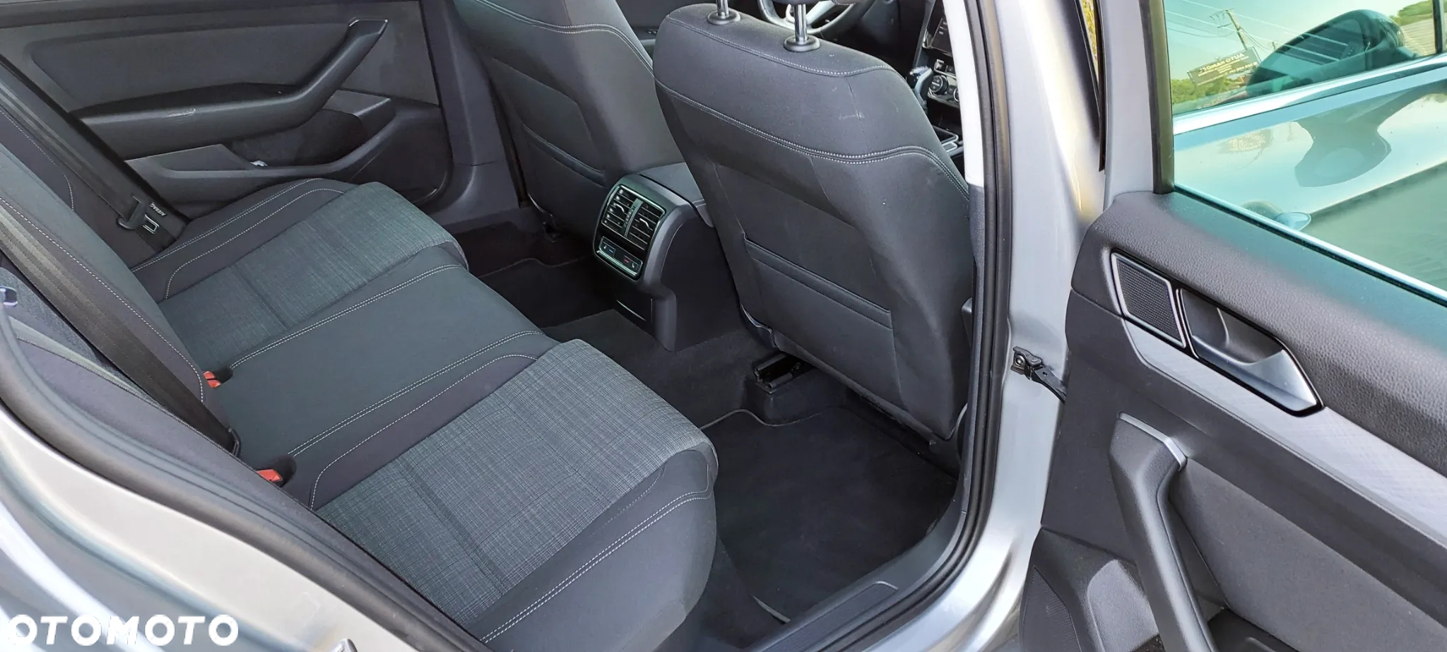 Volkswagen Passat - 33