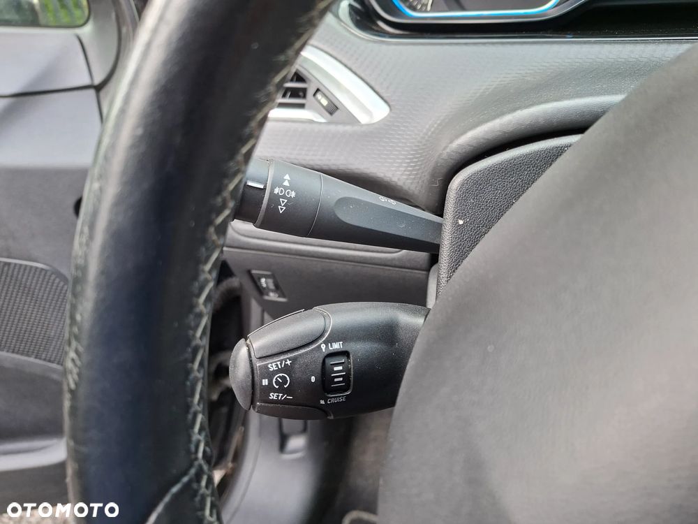 Peugeot 2008 PureTech 110 GPF Stop&Start EAT6 Allure - 21